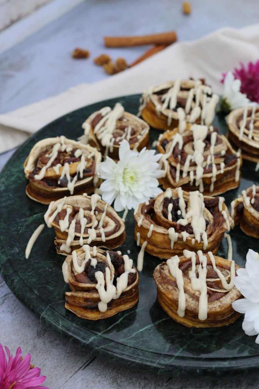 Raw vegan cinnamon rolls